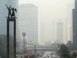 Cuaca Jakarta Diselimuti Mendung dan Gerimis