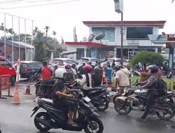 BBM Langka Warga Tarutung Tapanuli Utara Antre di SPBU hingga 15 Jam