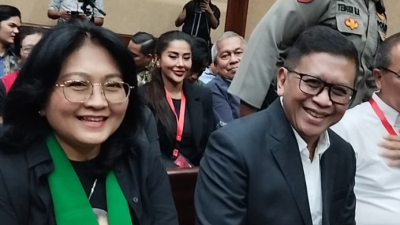 Hasto Cerita Dihampiri Istri