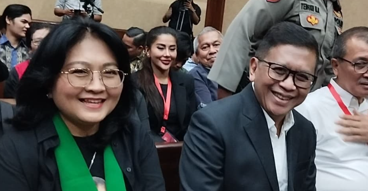 Hasto Cerita Dihampiri Istri