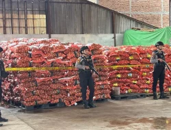 Polda Jateng Periksa 6 Sopir Truk Pembawa 123 Ton Bawang Bombai Ilegal di Semarang