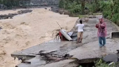 Hujan Deras Terjang Padang