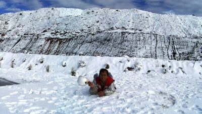 Hujan Salju Selimuti Grasberg
