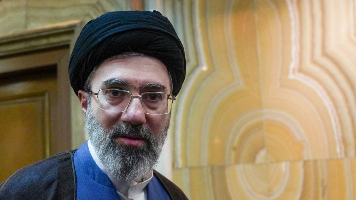 Perintah Pertama Mojtaba Khamenei